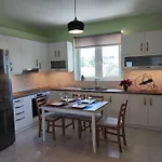 The Bright House A Two-storey Maisonette In * Loutráki
