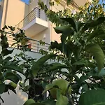 The Bright House A Two-storey Maisonette In لوتراكي