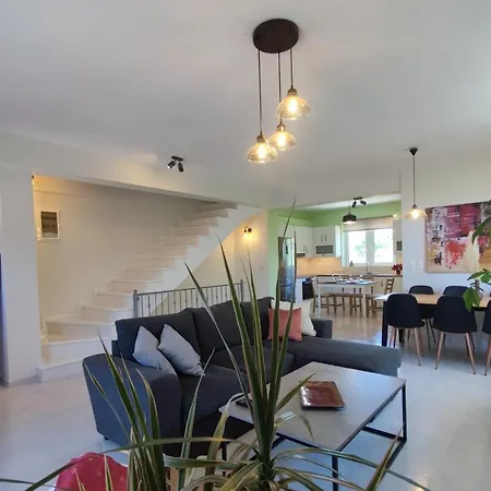 The Bright House A Two-storey Maisonette In *