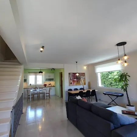 The Bright House A Two-storey Maisonette In * Loutraki (Corinthia)