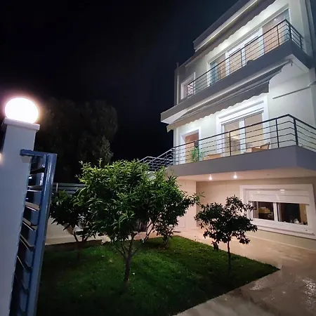 The Bright House A Two-storey Maisonette In Villa Loutraki (Corinthia)