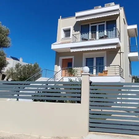 Villa The Bright House A Two-storey Maisonette In Loutráki