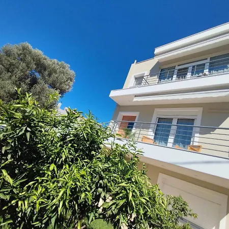 Villa The Bright House A Two-storey Maisonette In Loutraki (Corinthia)