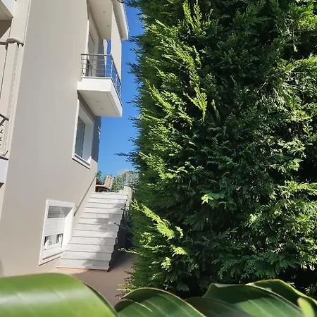 The Bright House A Two-storey Maisonette In Лоутраки