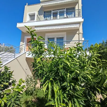 The Bright House A Two-storey Maisonette In Villa Loutraki (Corinthia)