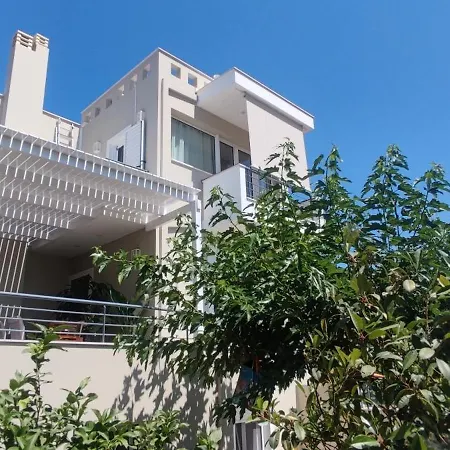 The Bright House A Two-storey Maisonette In Willa *