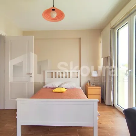 The Bright House A Two-storey Maisonette In Loutraki (Corinthia)
