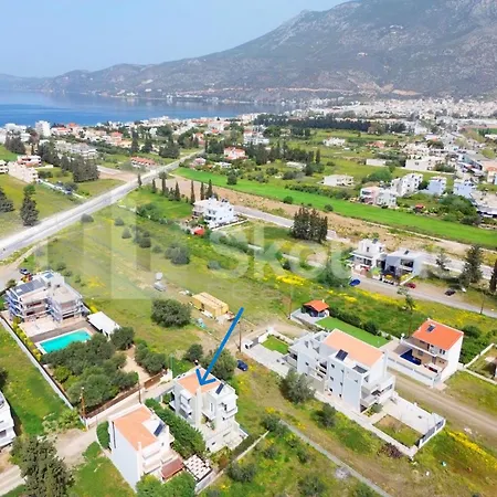 The Bright House A Two-storey Maisonette In Villa Loutraki (Corinthia)
