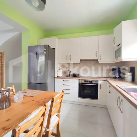 The Bright House A Two-storey Maisonette In Villa *