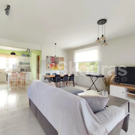 The Bright House A Two-storey Maisonette In * Loutráki