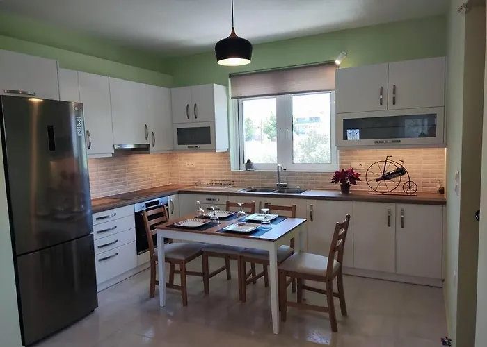 The Bright House A Two-storey Maisonette In * Loutráki