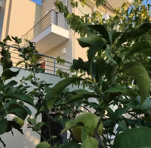 The Bright House A Two-storey Maisonette In Loutráki