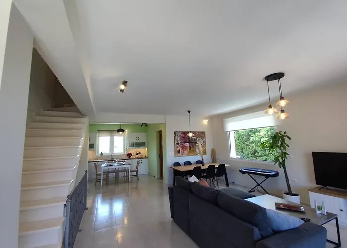 The Bright House A Two-storey Maisonette In * Loutráki