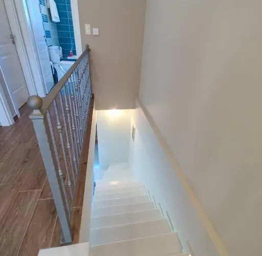 The Bright House A Two-storey Maisonette In * Loutráki