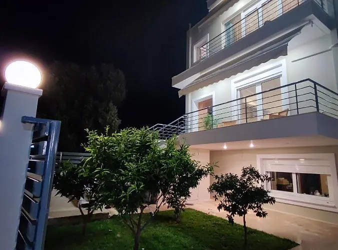 The Bright House A Two-storey Maisonette In Villa Loutráki