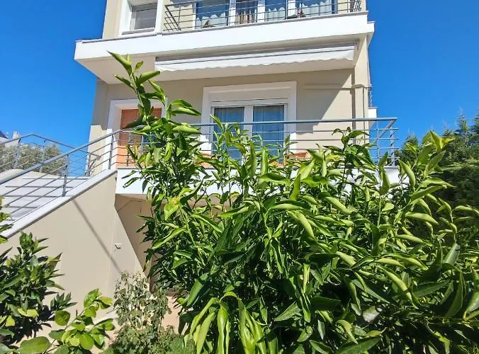 The Bright House A Two-storey Maisonette In Willa Loutráki