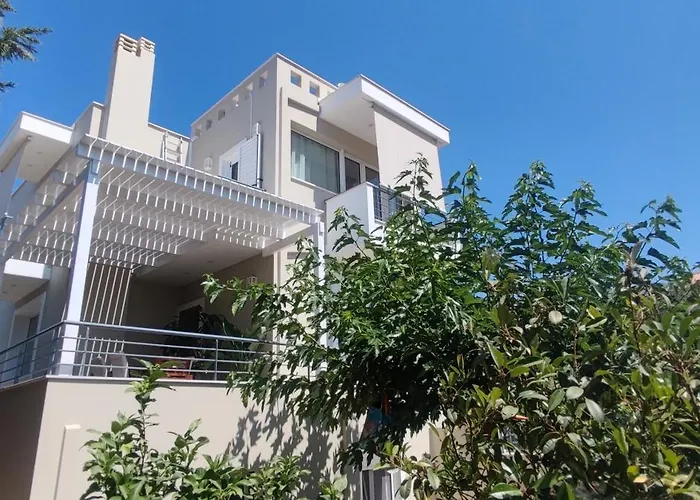 The Bright House A Two-storey Maisonette In Willa *