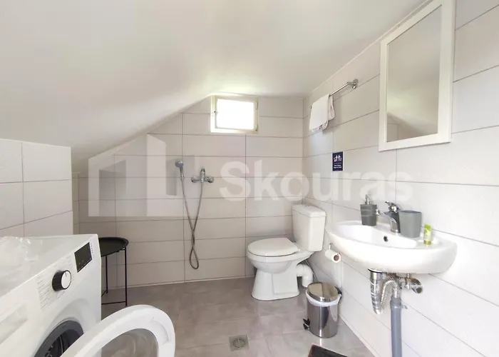 The Bright House A Two-storey Maisonette In * Loutráki