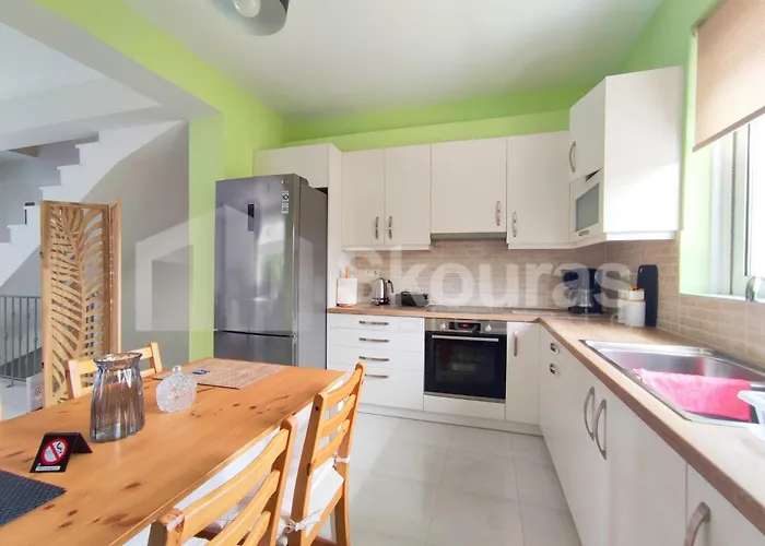 The Bright House A Two-storey Maisonette In Villa *