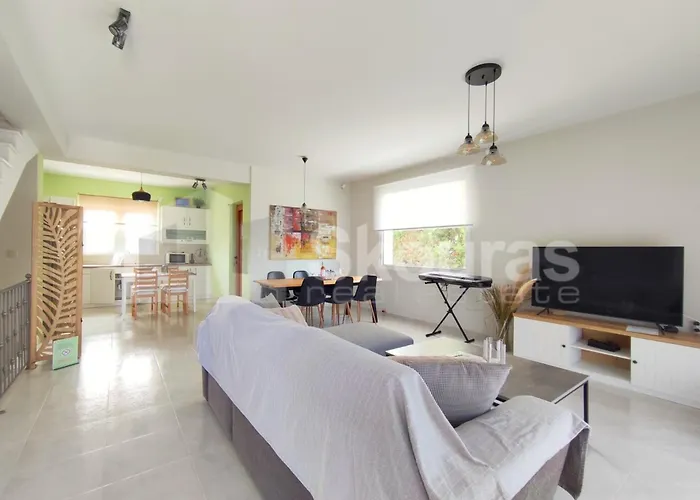 The Bright House A Two-storey Maisonette In * Loutráki